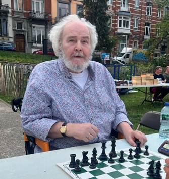 Une image contenant plein air, personne, jeu de plateau, �checs

Le contenu g�n�r� par l�IA peut �tre incorrect.